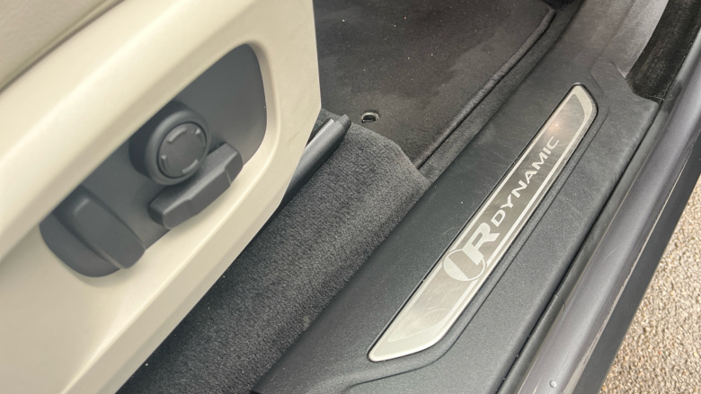 Jaguar F-Pace 2.0 P400e R-Dynamic SE 5dr Auto AWD Estate